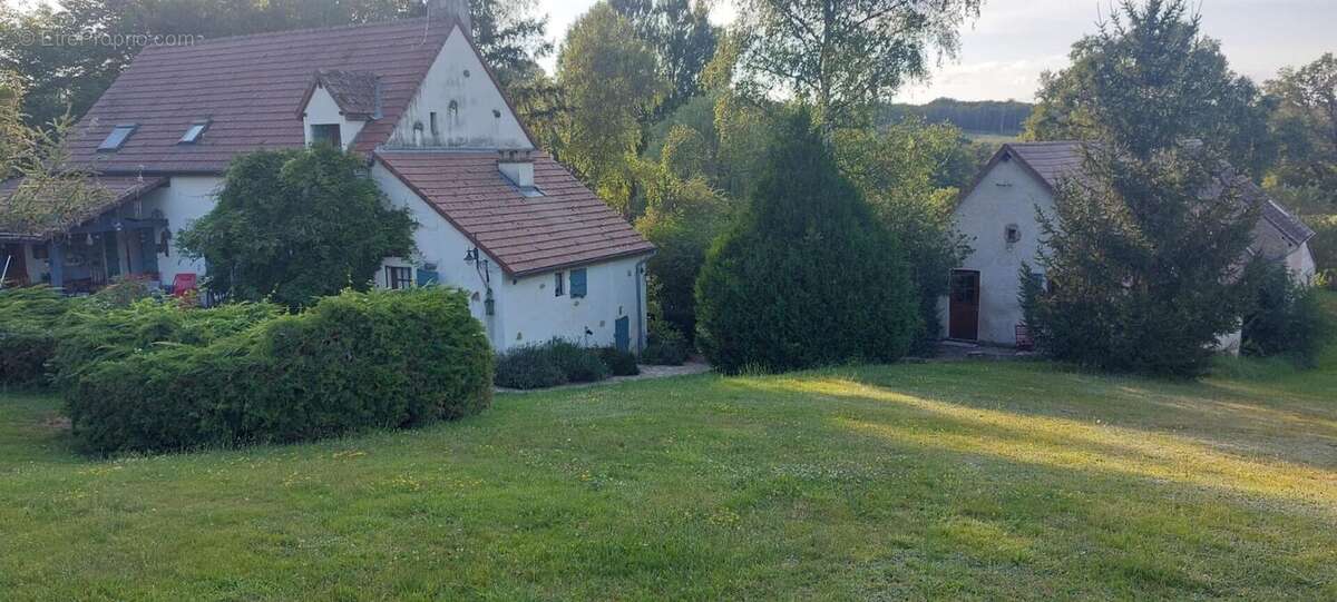 Propriété isolée en pleine nature avec dépendances et gîte - photo 6