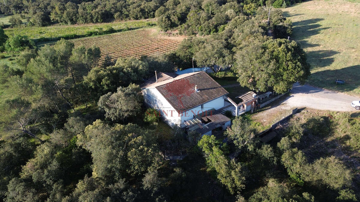Villa de type t6 avec une piscine sur une parcelle de 5770m2 - photo 31