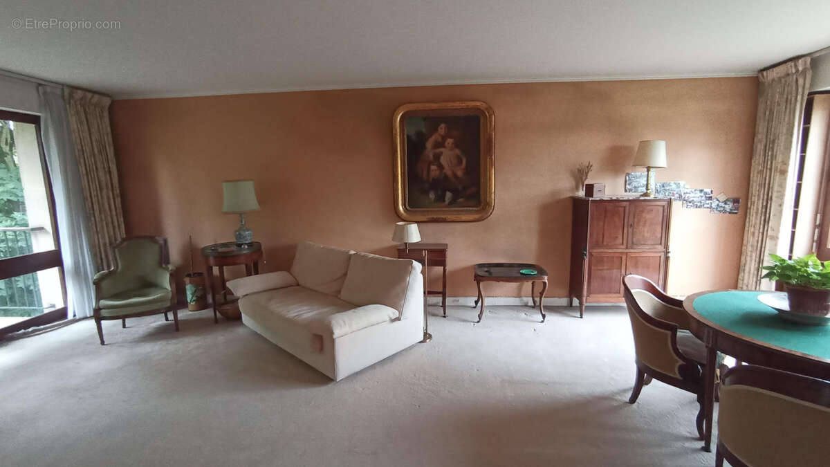 Appartement à VILLE-D&#039;AVRAY