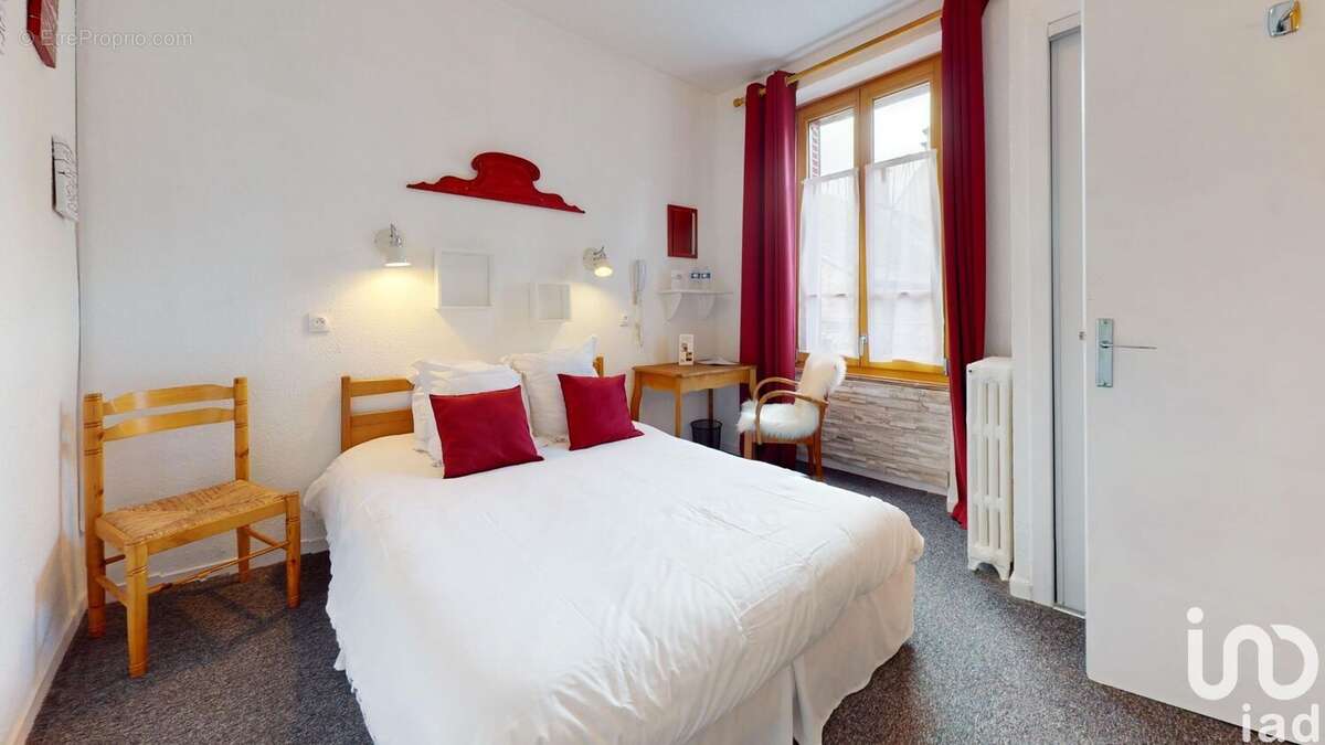 Photo 7 - Commerce à BESSE-ET-SAINT-ANASTAISE