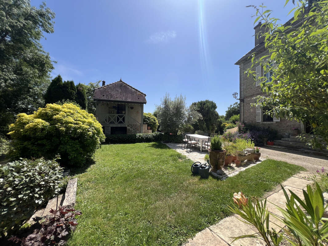 Maison à VILLY-LE-MOUTIER