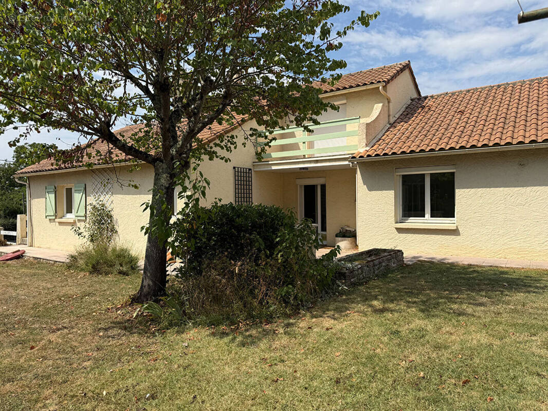 Maison à FONTAINE-LE-COMTE