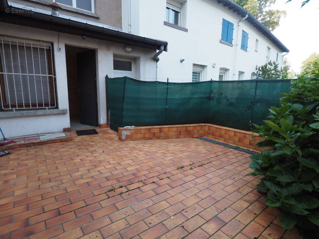 Appartement à CHARMES