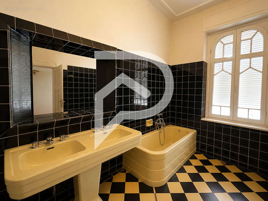 Maison de caractère 9 pièces 322 m² au centre ville de Sarrebourg. - photo 16
