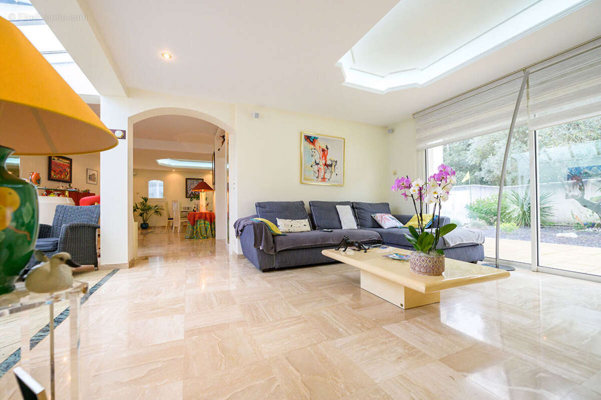 Maison La Flotte 6 pièce(s) 214 m2 - photo 6