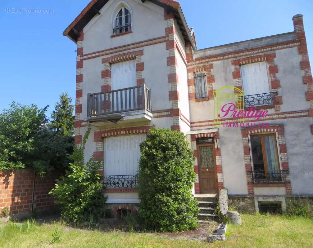 Maison à LE MESNIL-LE-ROI