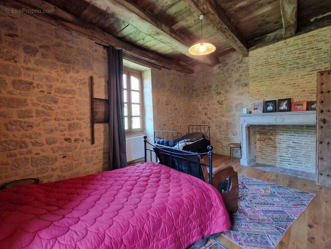 Propriété de charme avec dépendances, piscine et jardin dans un hameau. - photo 19
