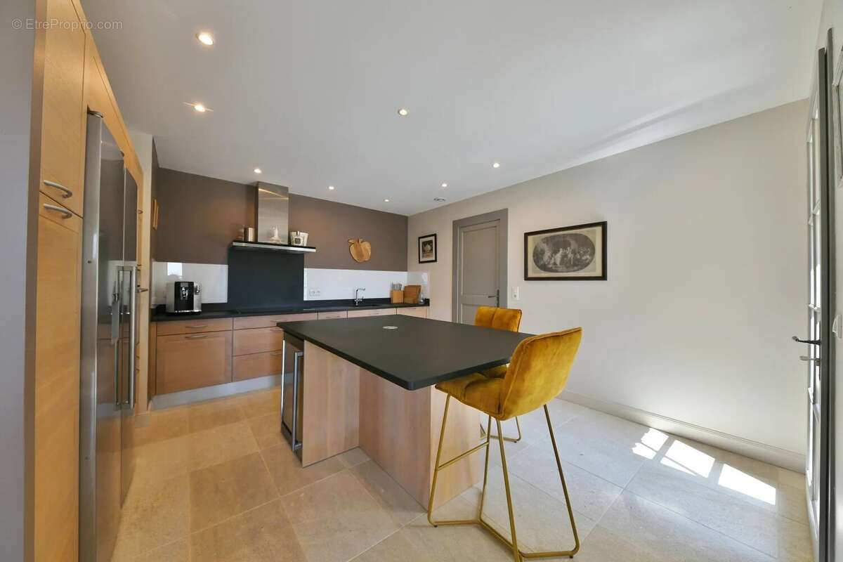 Unique propriété avec piscine et vue panoramique - photo 19