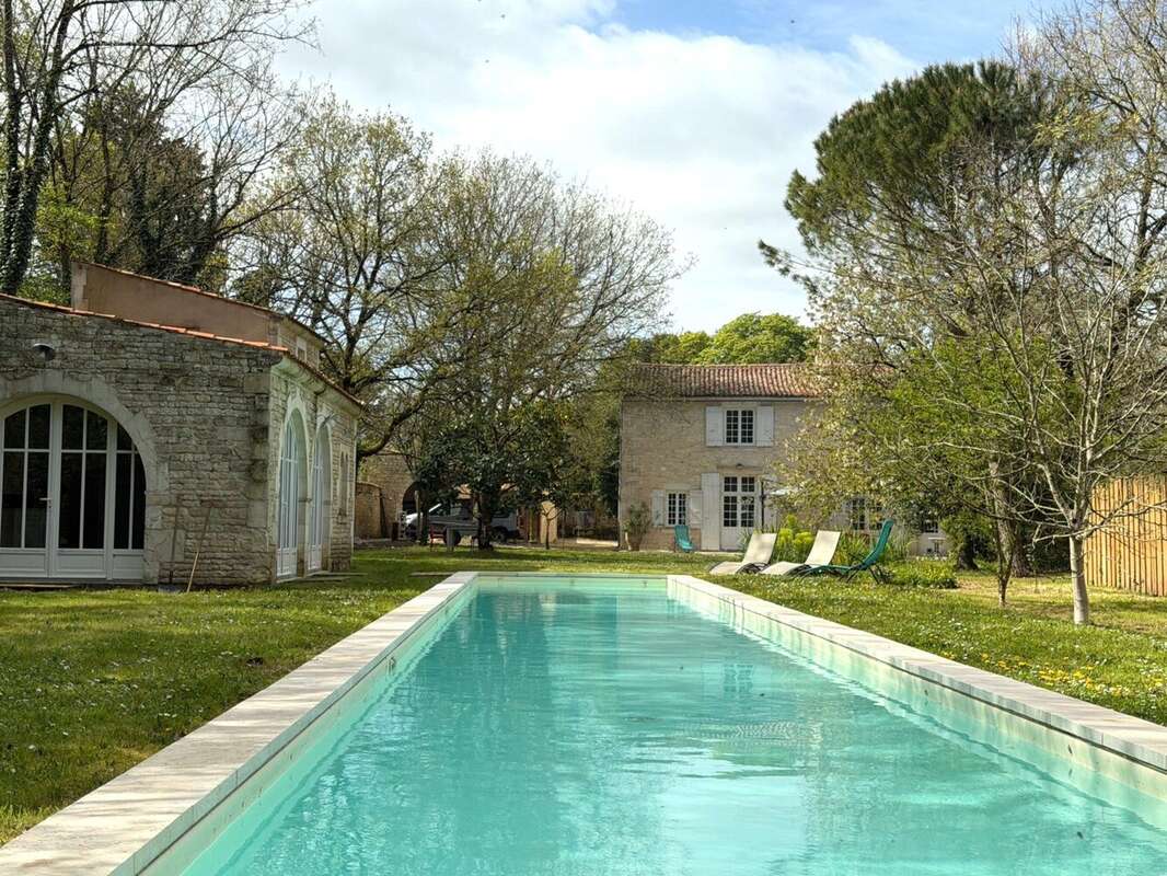 Maison à MONTROY