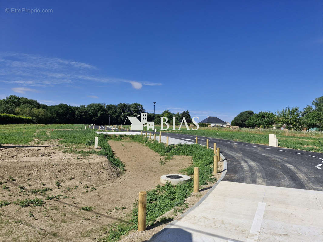 Terrain à LA HAYE-MALHERBE