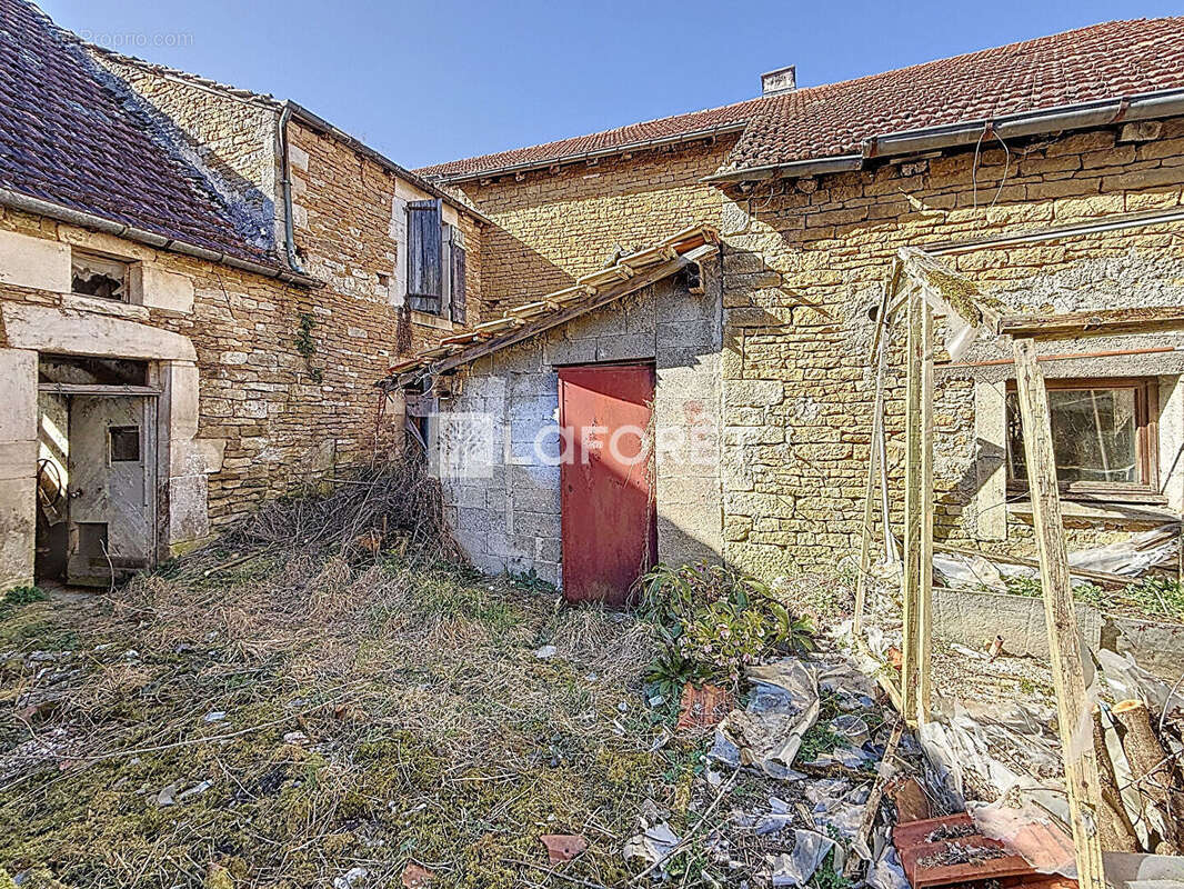Maison à PREZ-SOUS-LAFAUCHE