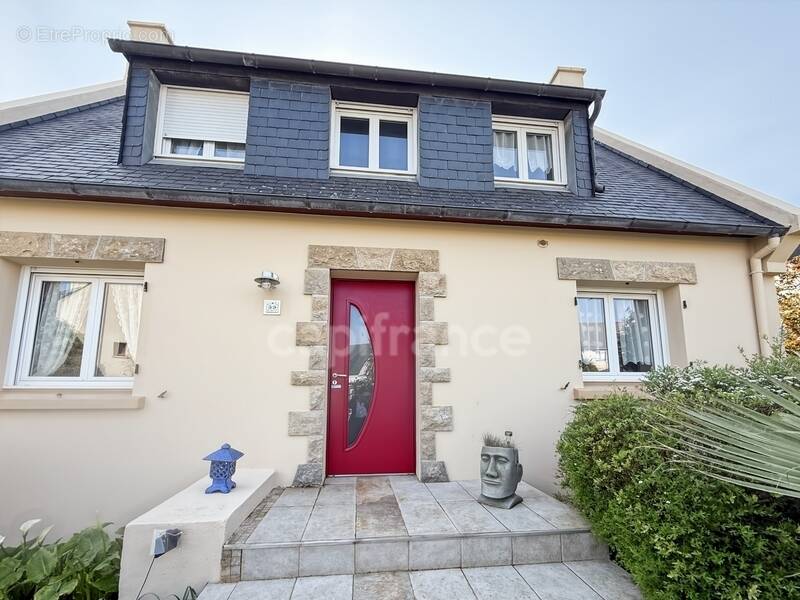 Maison à LE RELECQ-KERHUON