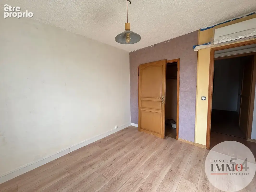 Le calme, un jardin sans vis-à-vis et un beau potentiel : cette maison n'attend plus que vous ! - photo 4