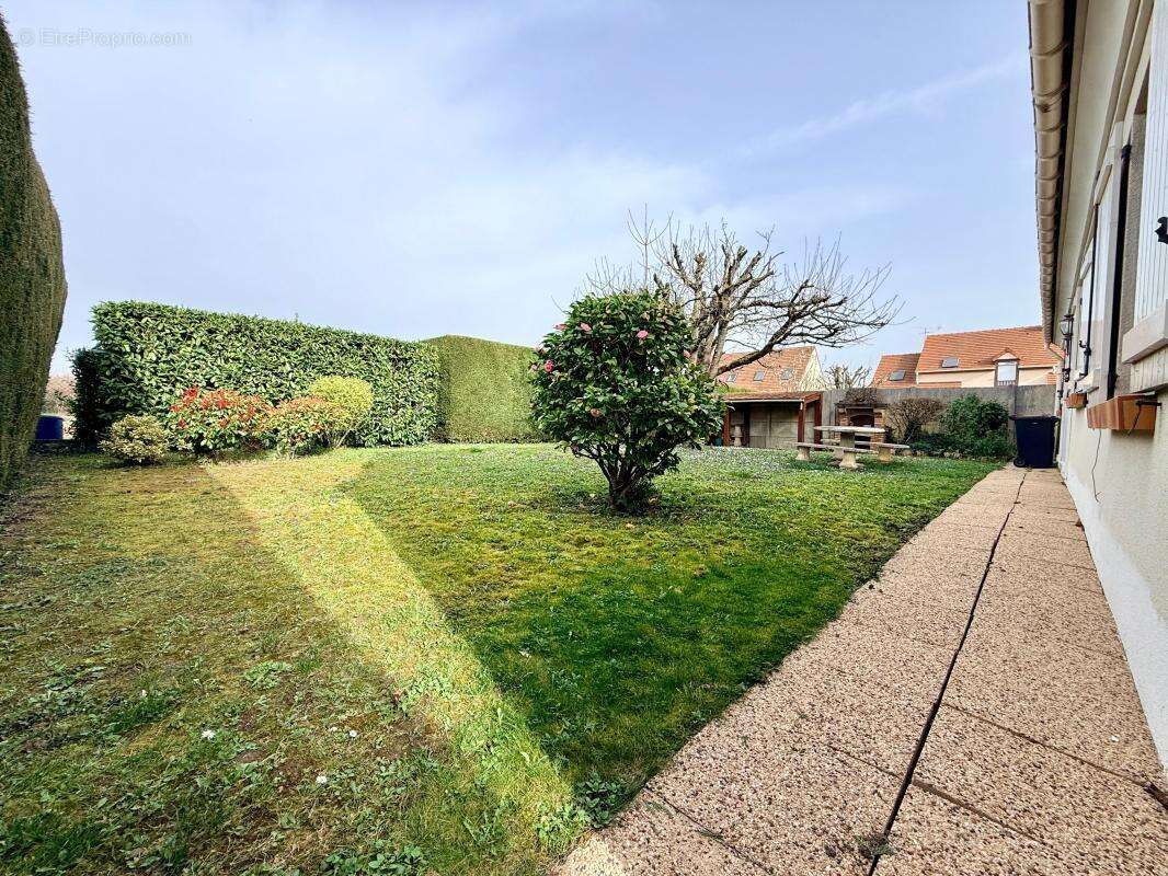 Maison à LEUDEVILLE