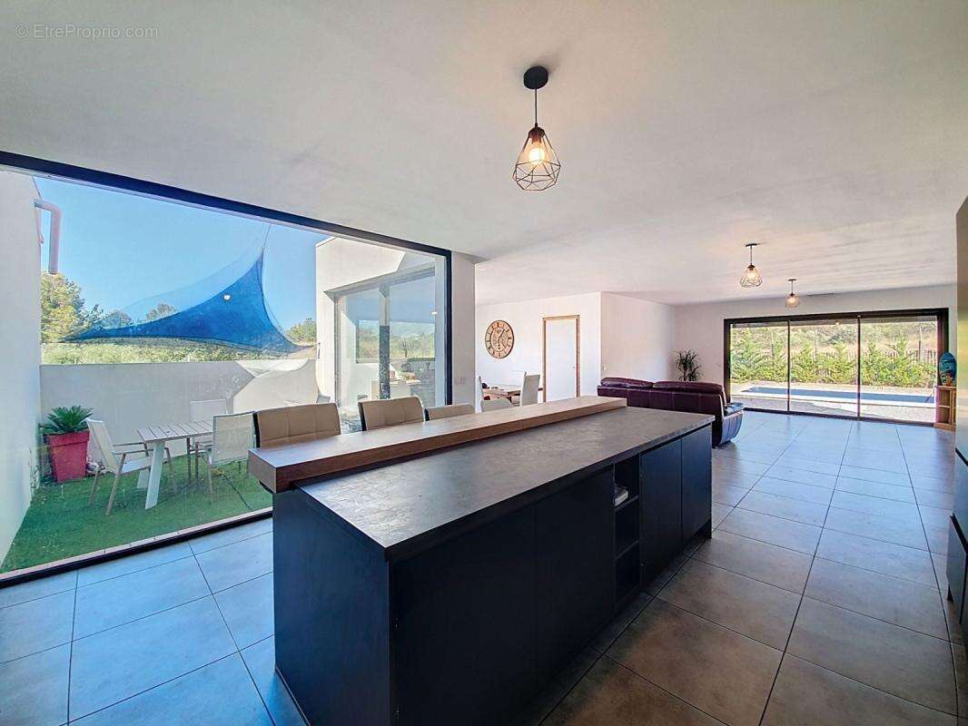 Maison à PEYRESTORTES