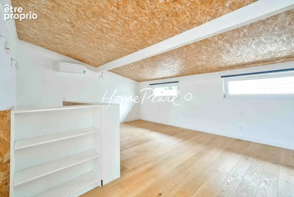 Loft de caractère – 160 m² Carrez – Beaux volumes – Jardin – Terrasse - photo 13