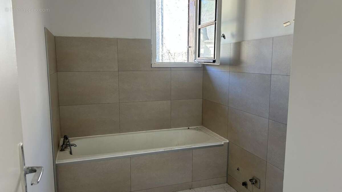 Appartement à ENTRAYGUES-SUR-TRUYERE