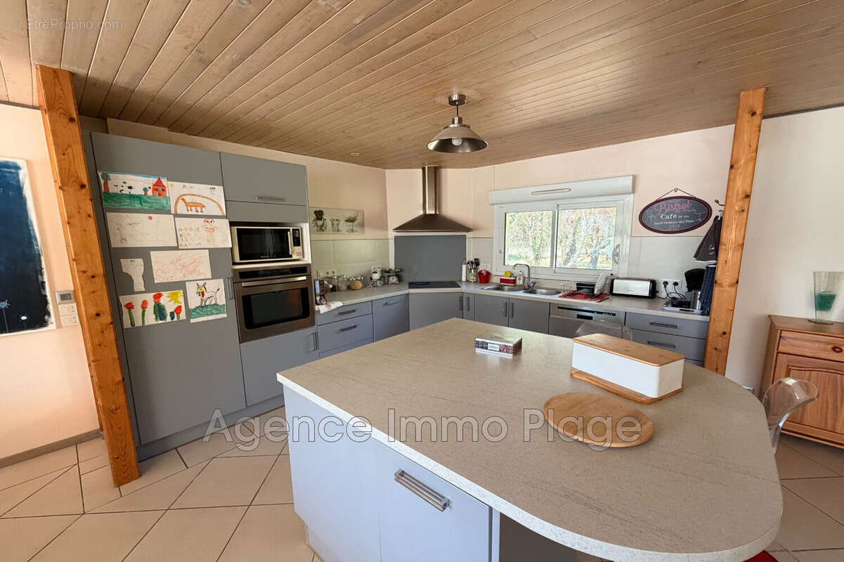 Maison 220 m² à Saint-Vivien-De-Medoc  - photo 5
