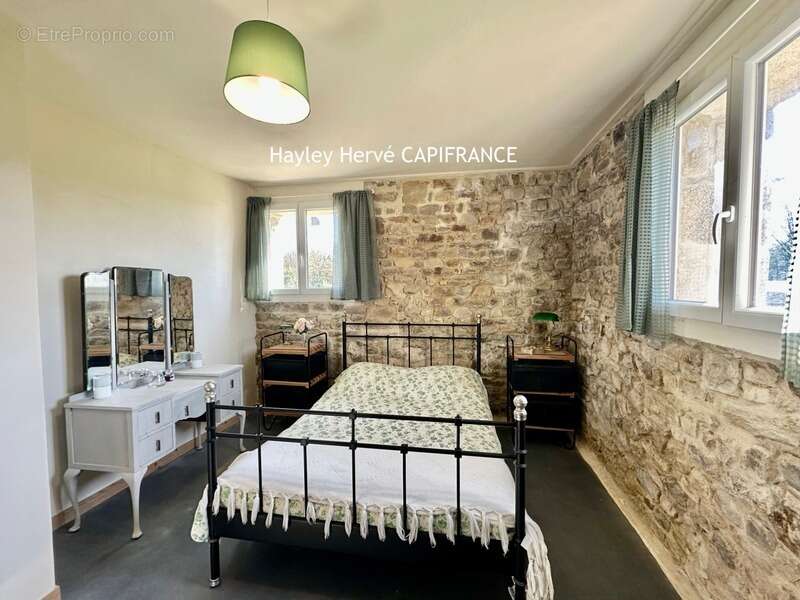 Propriété À VENDRE avec maison et gîte indépendant, dépendances et terrain de 5 000 m² – Mortain LE NEUFBOURG (50) - Mortain - photo 11
