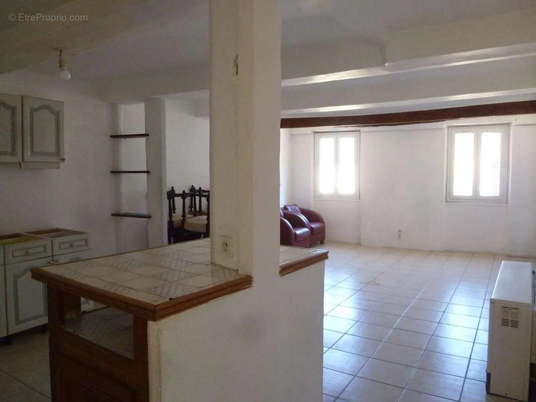 Appartement à PUGET-THENIERS