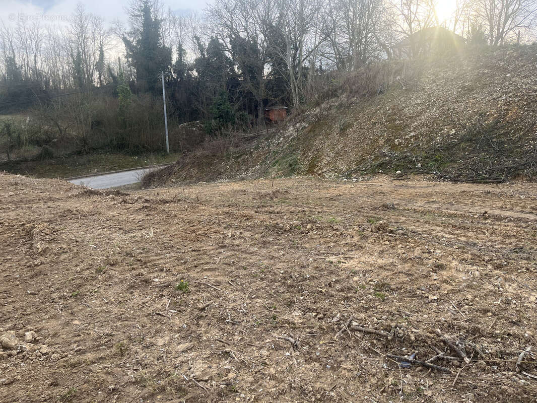 Terrain à HANGEST-SUR-SOMME