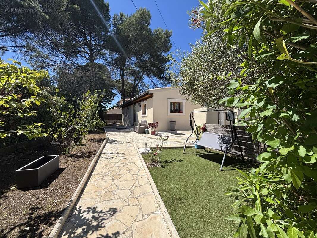 Maison à LE MUY
