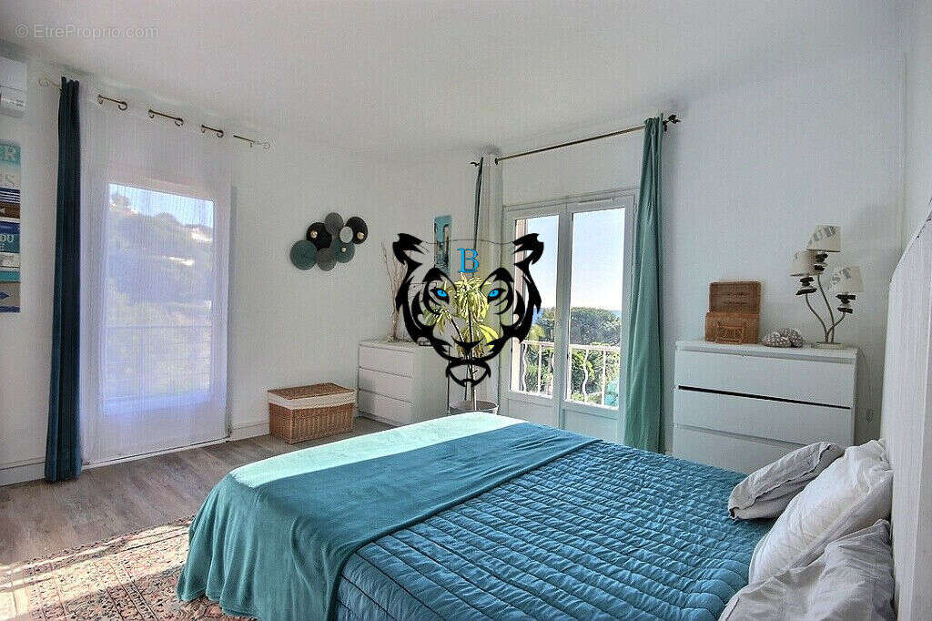 Maison à LES ISSAMBRES