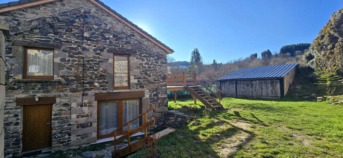 maison en pierre rénovée de 123 m2 - photo 3