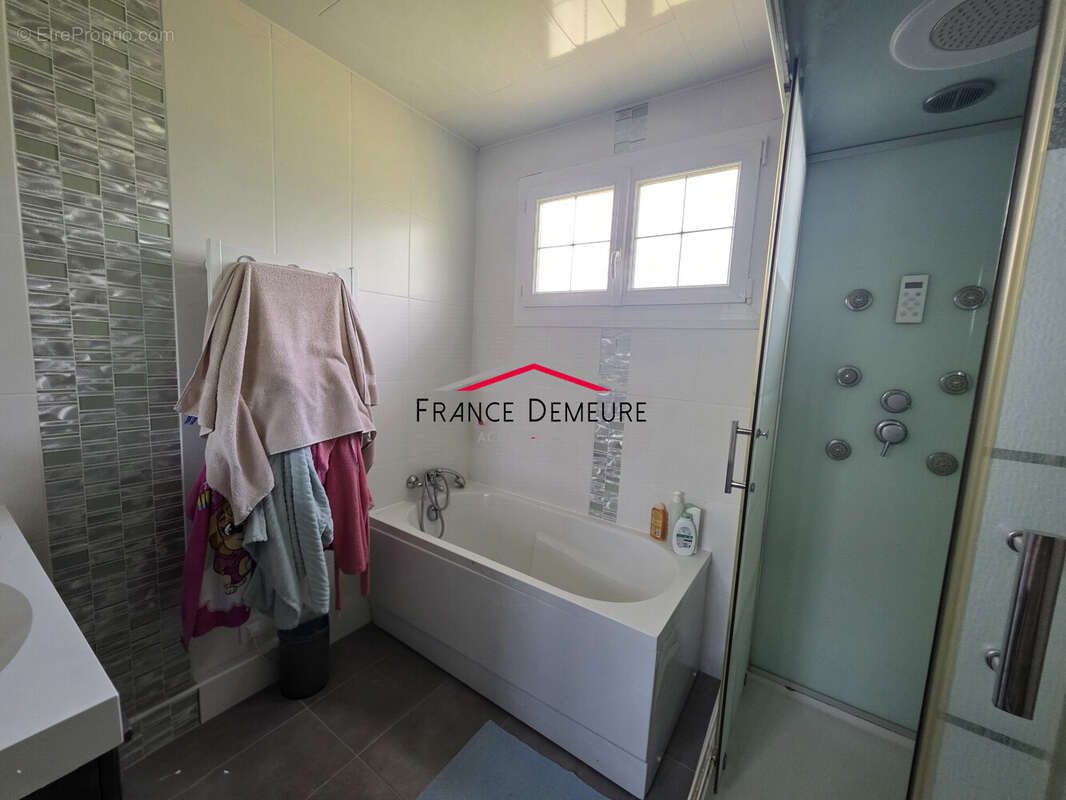 Maison 88 m² à Saint-Prix  - photo 9