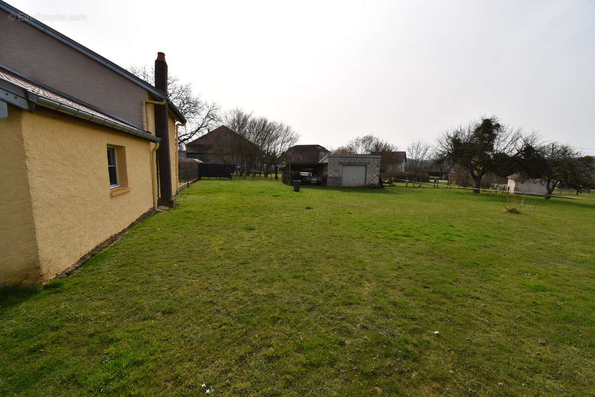 Maison à FLEUREY-LES-SAINT-LOUP