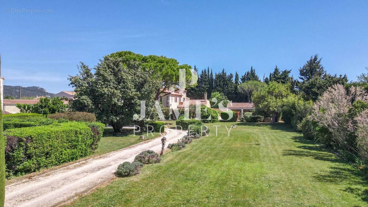 Maison à FONTVIEILLE