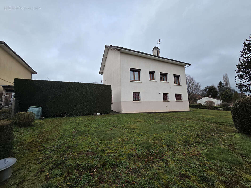 Maison à SAINT-LEONARD-DE-NOBLAT