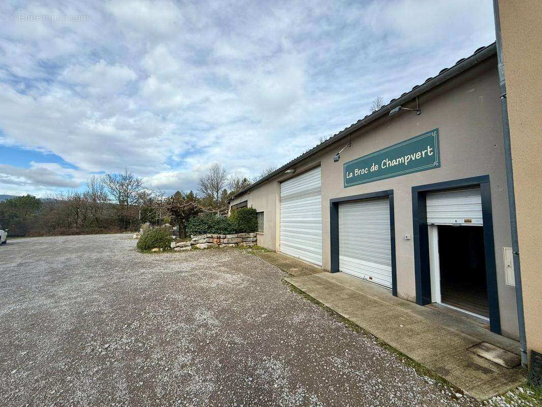Local commercial et/ou professionnel à vendre - photo 4