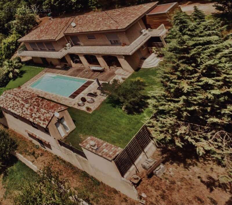 Maison à COLLOBRIERES