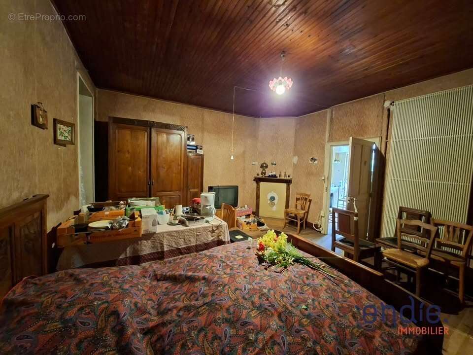 Maison à COLOMBIER