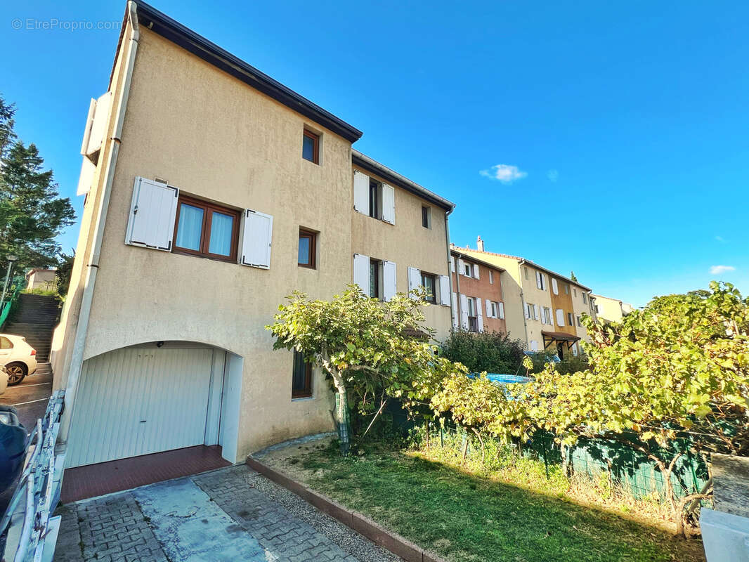 Maison à PIERRE-BENITE