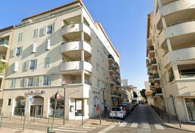 La Seyne new port F3 ascenseur et garage - photo 8
