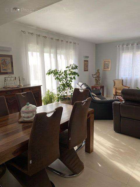 Villa de 229m2 habitable avec appartement independant en parfait etat avec jardin et piscine chauffee - photo 27