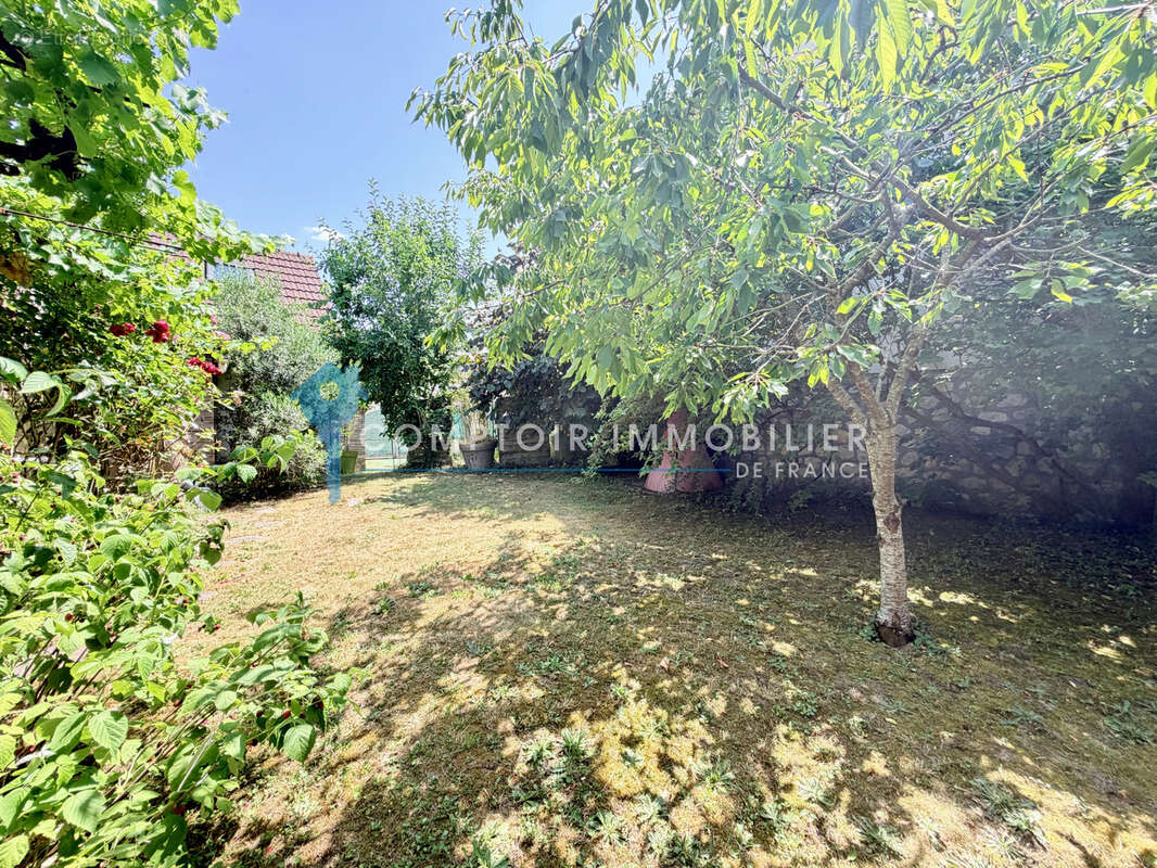 Maison 5 pièces avec jardin et dépendance - photo 6