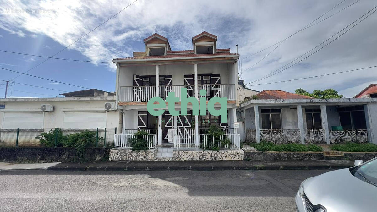 Maison à CAPESTERRE-BELLE-EAU