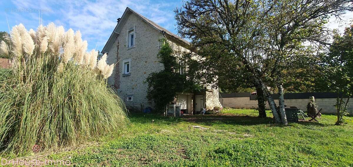 Maison à LE LARDIN-SAINT-LAZARE