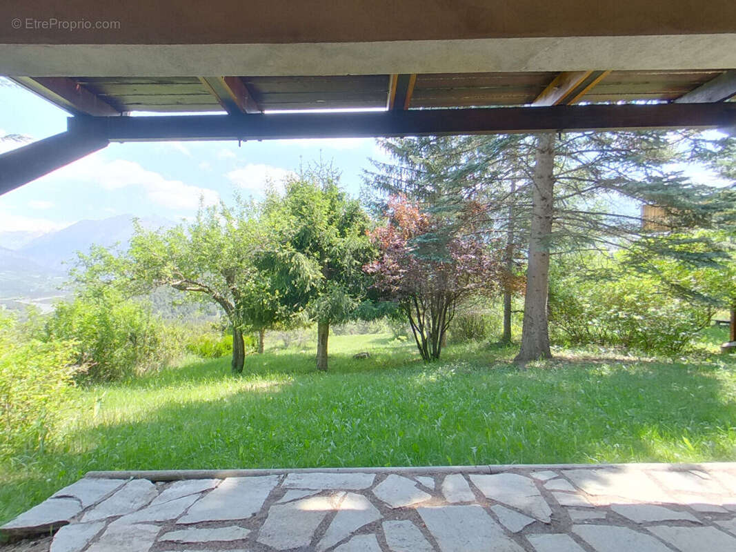 Maison à ENCHASTRAYES