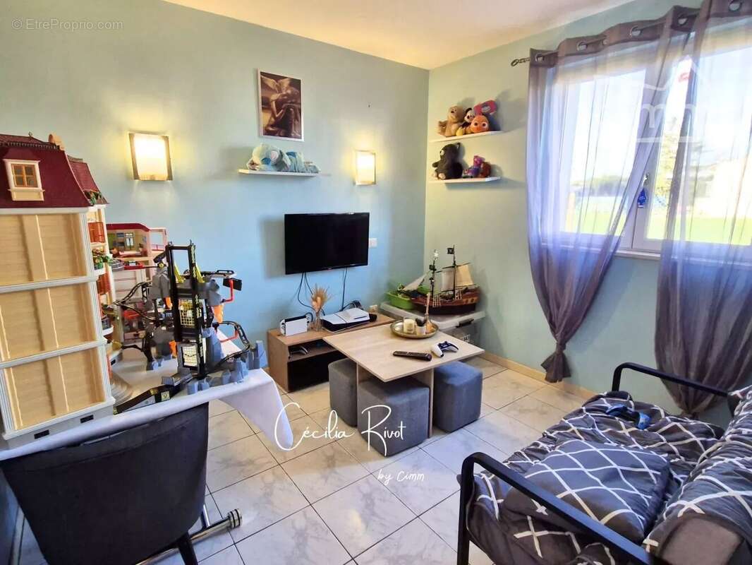 Maison à SAINT-CHRISTOLY-DE-BLAYE