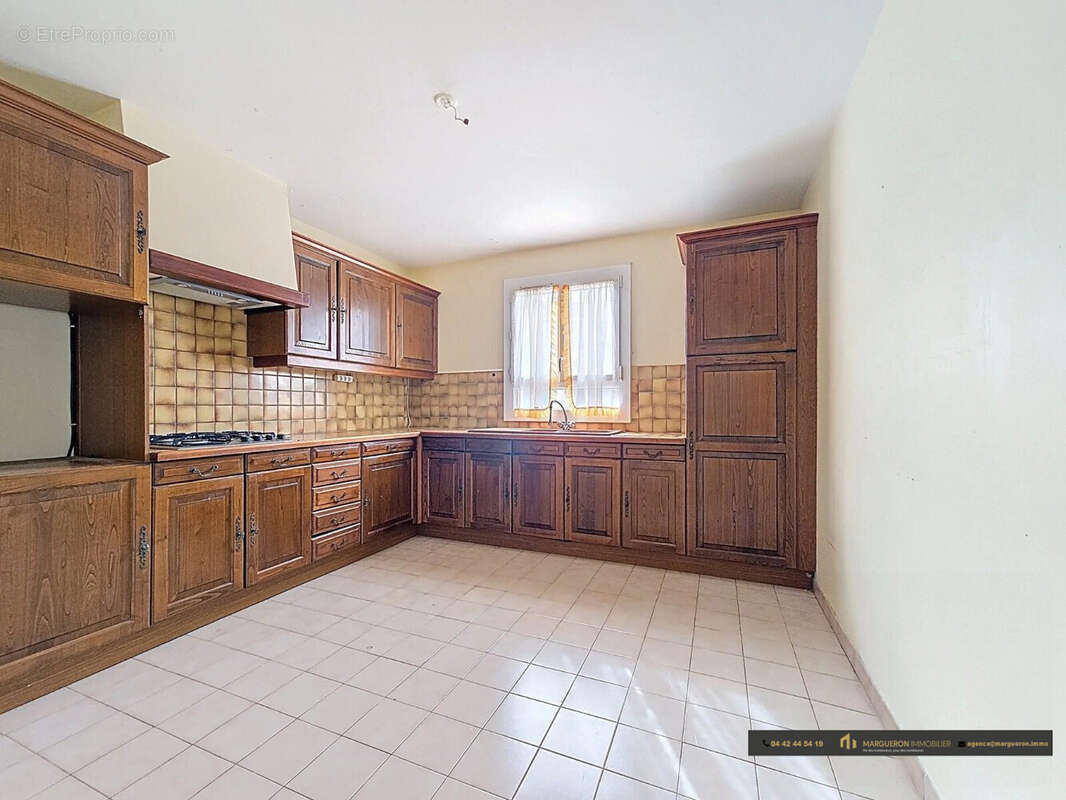Appartement 3 pièces 77 m² à vendre à Martigues (13500) - photo 3