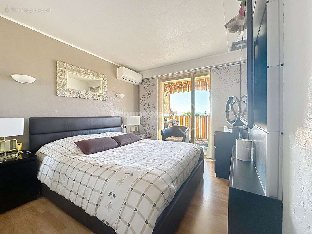 Appartement à SAINT-LAURENT-DU-VAR