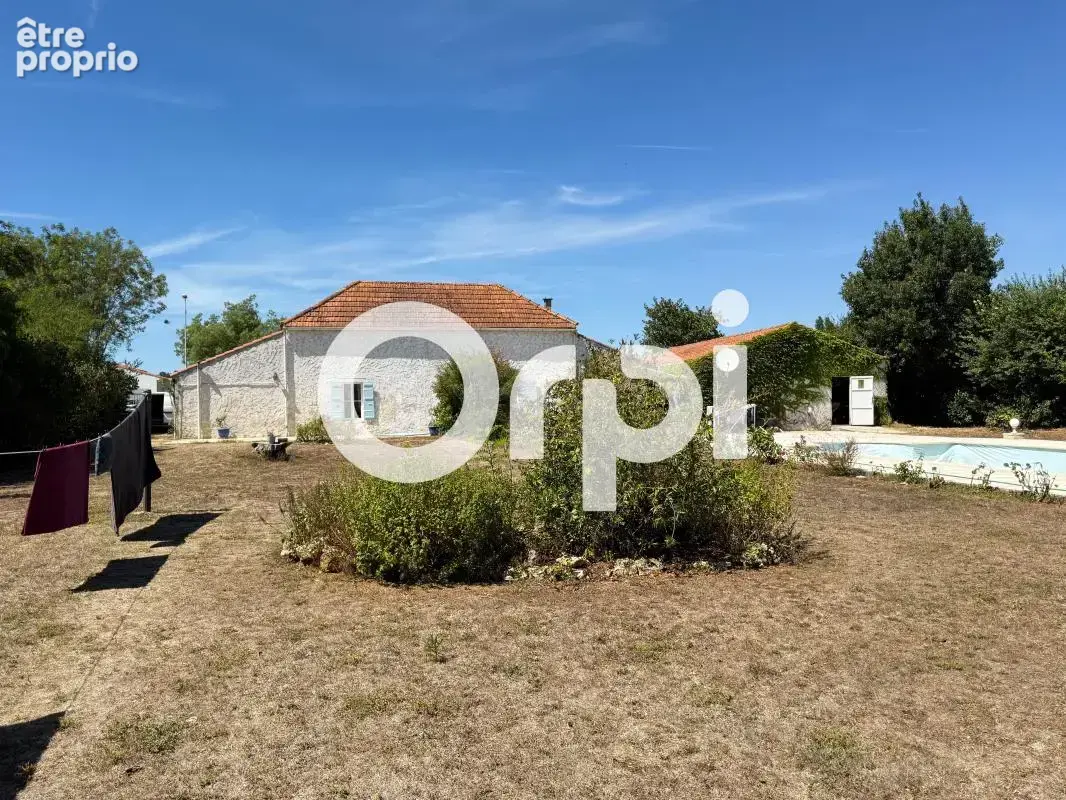 SAINT LAURENT DE LA PREE - Maison de charme en centre bourg - photo 17