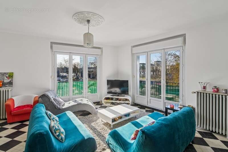 37000 – tours – appartement t4 – lumineux – balcon – cave – à 10 minutes à pied de la gare - photo 2