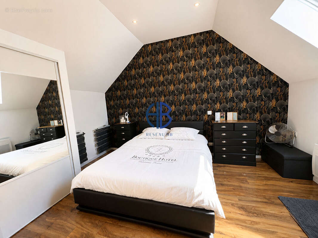 À vendre ! Magnifique maison mitoyenne entièrement rénovée 3 chambres ? Grand garage ? Environ 110 m² habitables - photo 4