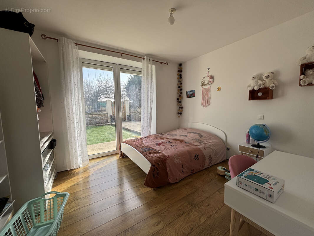 Maison à MONTLIOT-ET-COURCELLES