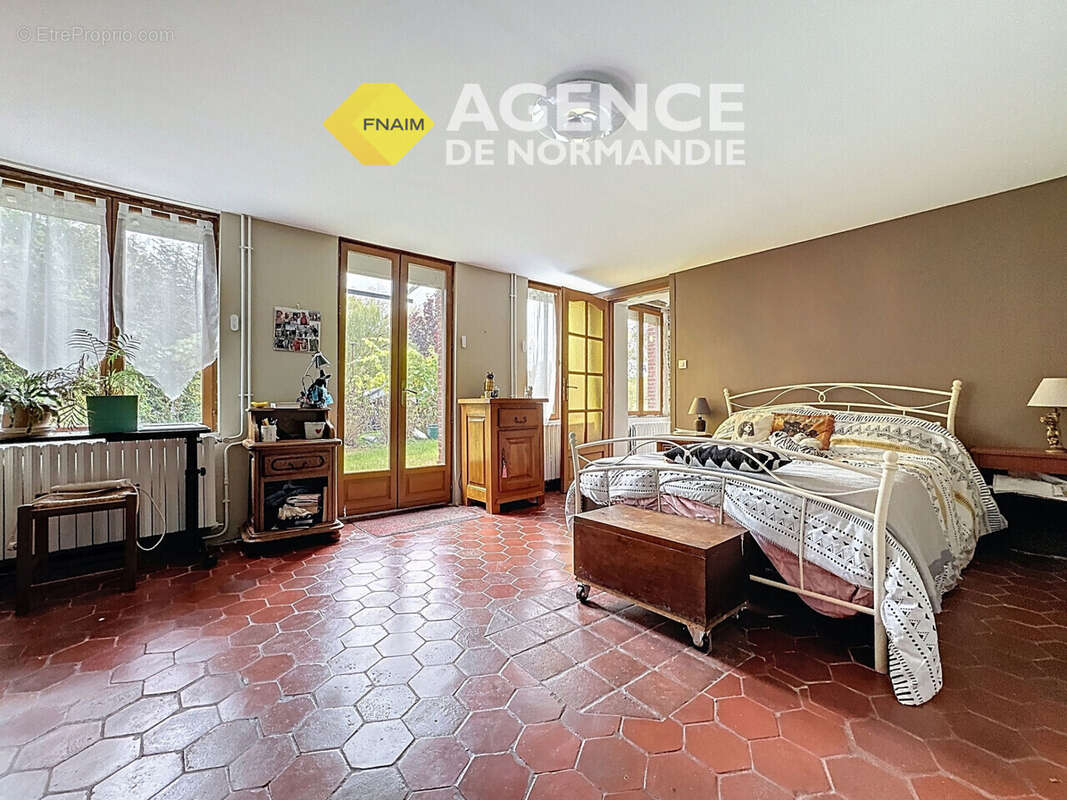 Maison à LA FERTE-FRENEL